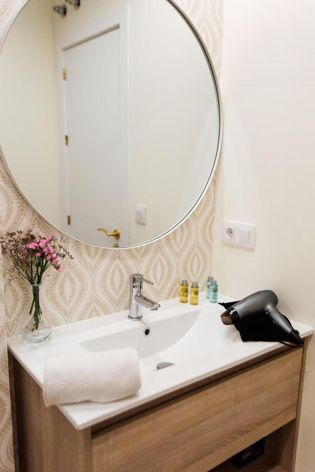 Апартаменты Reformed And Comfy- 2Bd 2Bth- Arenal Севилья Экстерьер фото